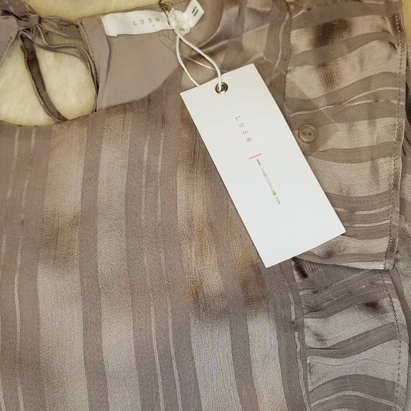 LUSH Ruffle Victorian Shake Top - Picture 10 of 14